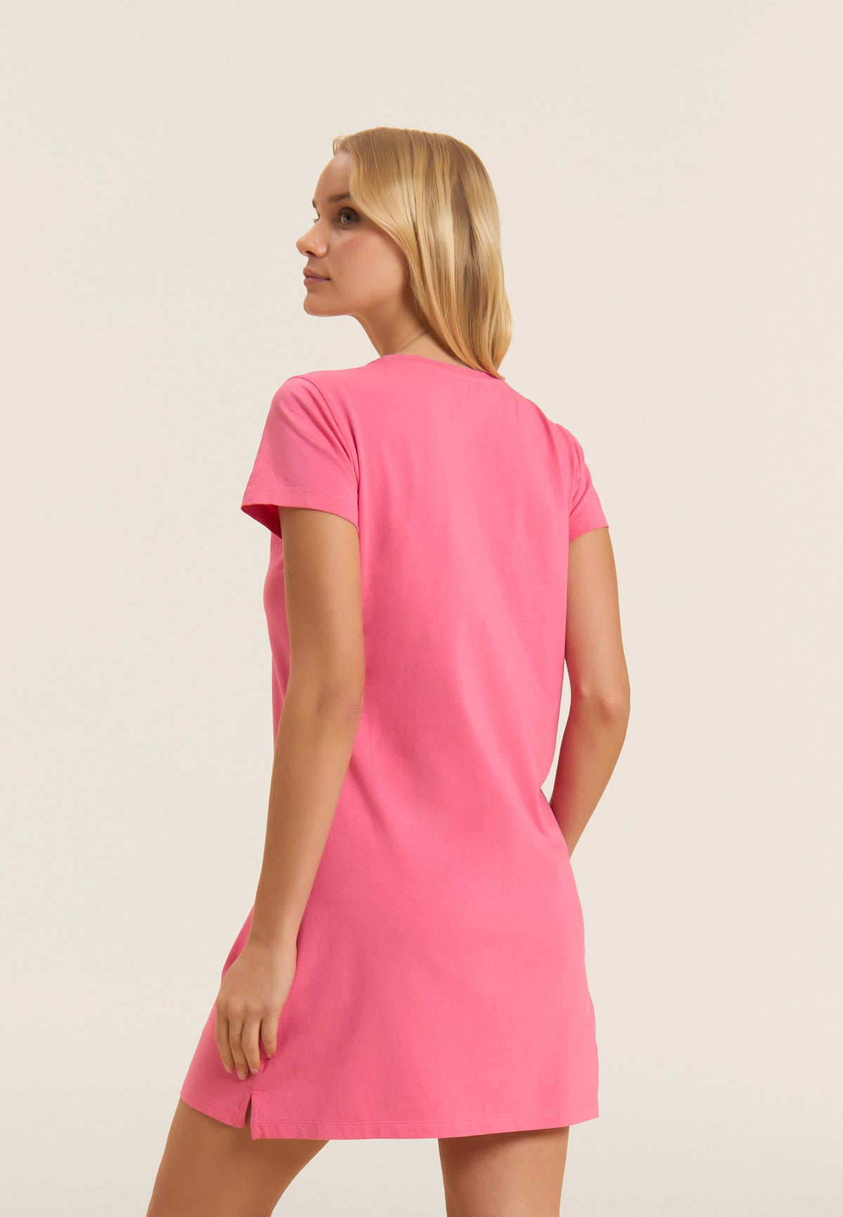 S26WCRD1_P102-_Model_back_half.jpg