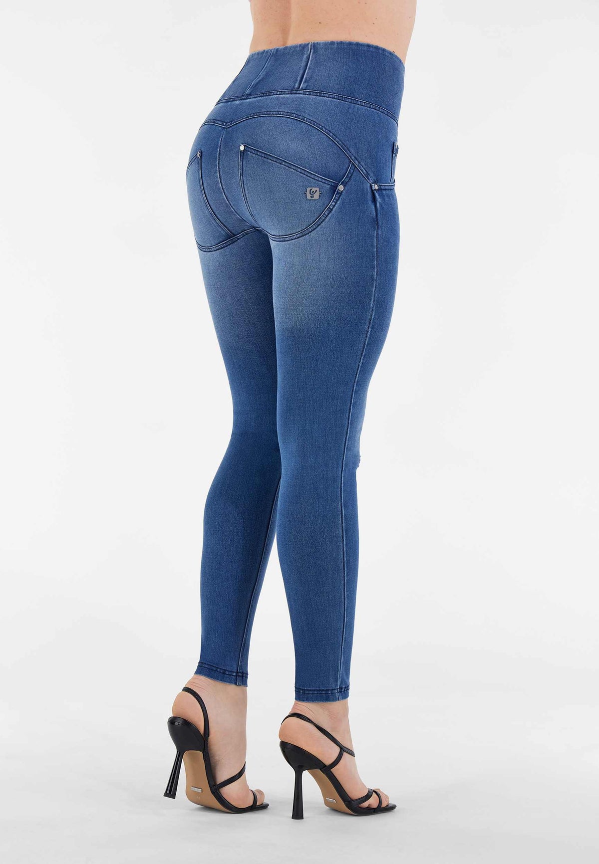 WRUPSNUG1HS240J4B-.jpg