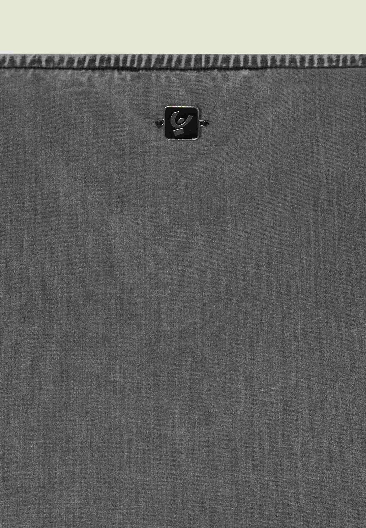 s25wtwy3_j3n-_detail.jpg